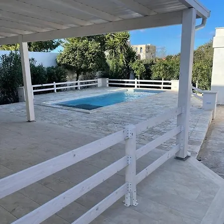 Semesterbostad Sine Tempore Con Piscina Maruggio