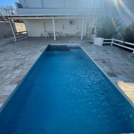 Tatil Evi Sine Tempore Con Piscina Maruggio