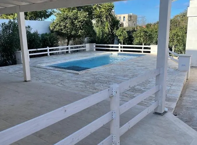 Tatil Evi Sine Tempore Con Piscina Maruggio